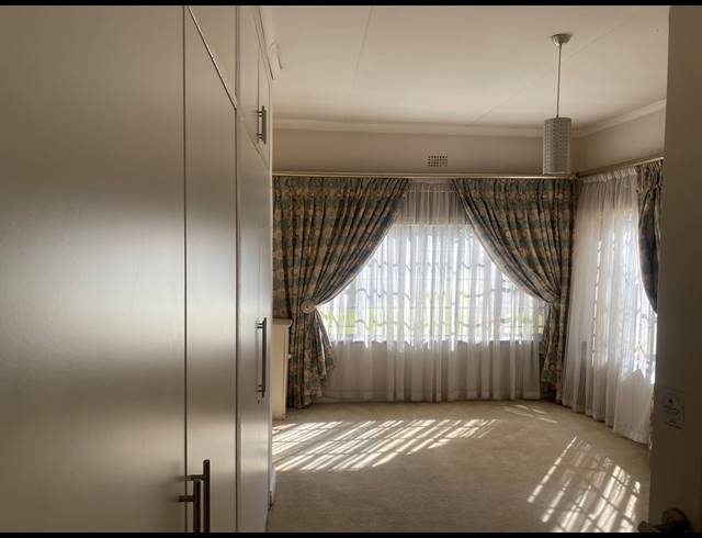 5 BEDROOM HOUSE FOR SALE IN MONDEOR